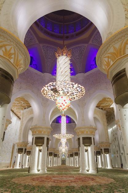 Premium Photo | Chandelier inside sheikh zayed grand mosque