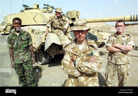 Iraq War Challenger 2 tank Stock Photo - Alamy