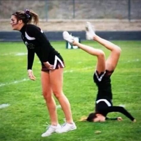 Hilarious Cheerleading Fails That Will Make You Look Twice - The Delite