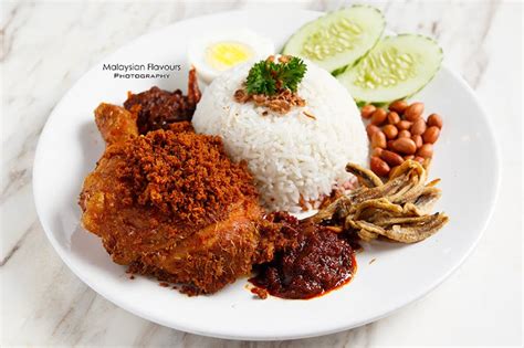 Nasi Lemak with Ayam Goreng Berempah @ Rail Canteen Kluang Heritage - Malaysia Food & Restaurant ...