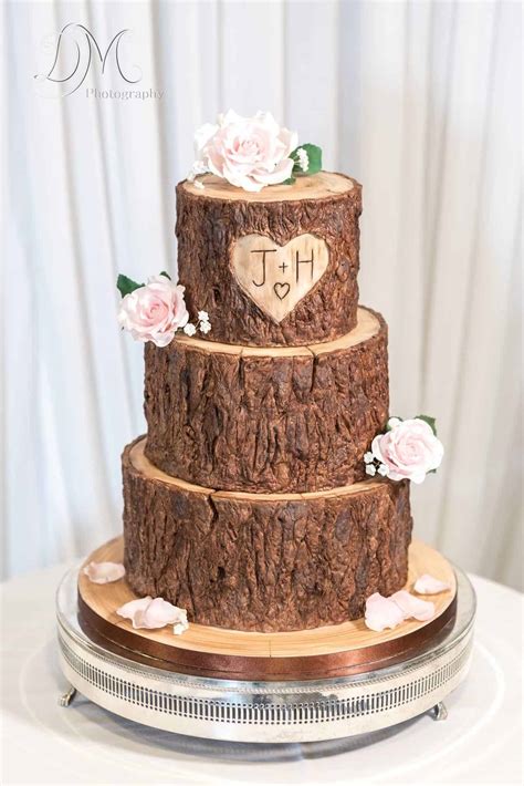 15 Impressive Cake Designs That Look Like Wood