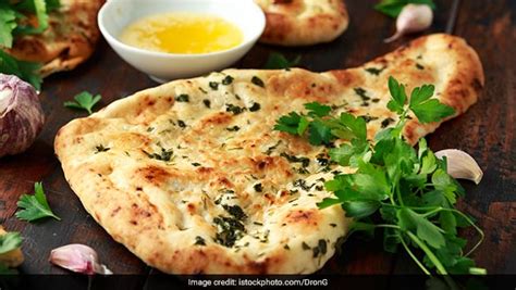 Tandoori Garlic Naan Recipe - NDTV Food