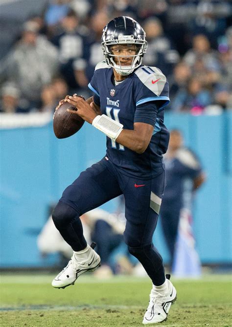 Tennessee Titans' Joshua Dobbs throws first career TD in tight Dallas Cowboys game