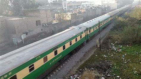 Awam Express Train passing from Peshawar | Railway Pakistan - YouTube