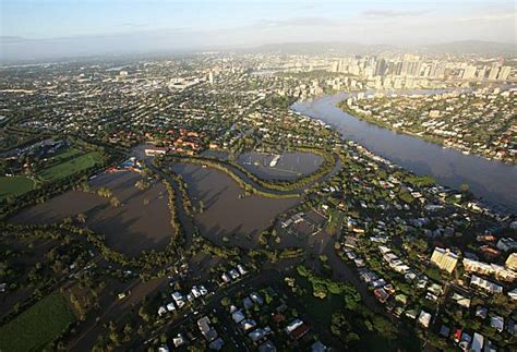 Brisbane flood peaks - thousands of homes swamped