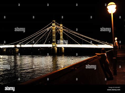 Albert bridge at night Stock Photo - Alamy