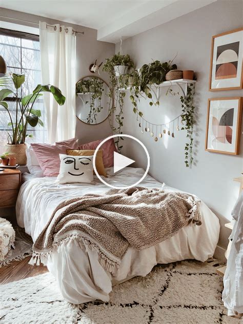 Décor de chambre Boho in 2020 | Interior design bedroom small, Aesthetic bedroom, Bohemian ...