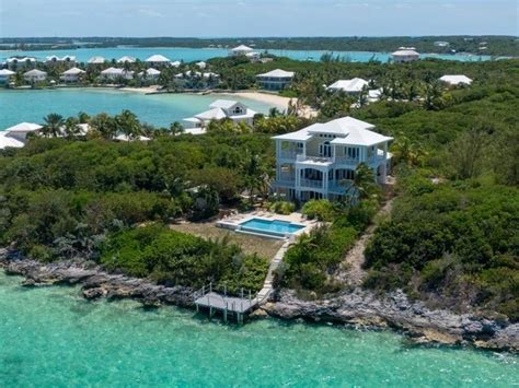 Single Family Home for Sale in February Point, Exuma & Exuma Cays – Yachts