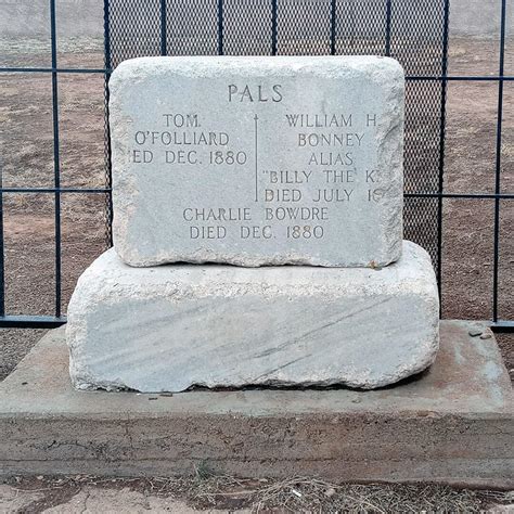 Billy the Kid's Grave in Fort Sumner, NM (9 Photos)