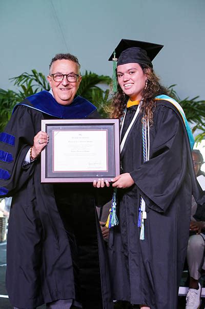 Eckerd College celebrates its 60th Commencement ceremony - News | Eckerd College