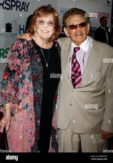 Jerry stiller hairspray hi-res stock photography and images - Alamy