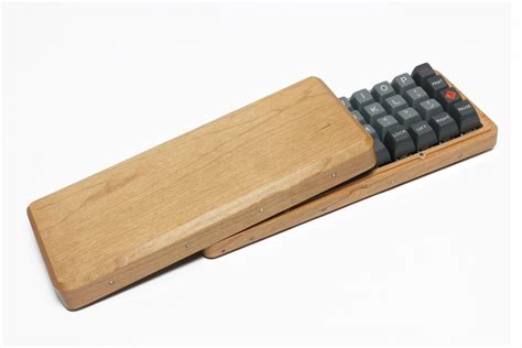 Clamshell Planck Hardwood Case (Rev 6) | Datamancer.com