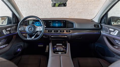 Mercedes-Benz GLS Interior Layout & Technology | Top Gear