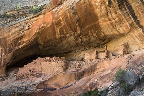 Alcove fortress | The ruins of Monarch Cave perch at the edg… | Flickr