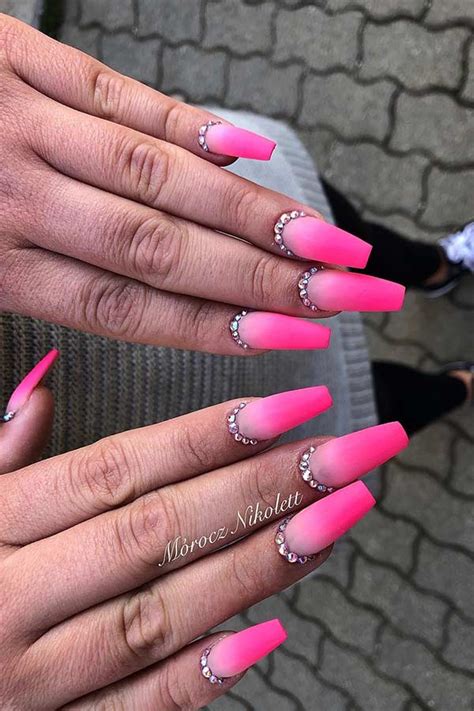 23 ongles rose fluo et idées à porter tout l'été - Makeup Jet - Home of Beauty Inspiration