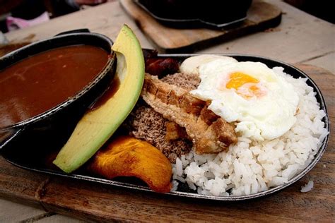 Bandeja Paisa - Traditional Colombian Food | Epicure & Culture