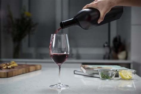 Kuvée Smart Wine Bottle Keeps Your Wine Fresh | Gadgetsin