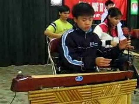 Doc tau dan bau - vietnamese folk music performed by blind musicians ...