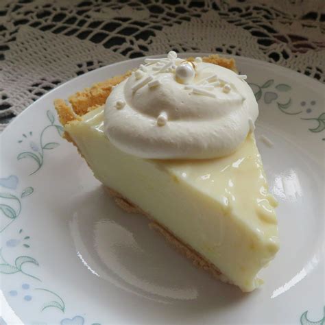 Old Fashioned Lemon Icebox Pie | The English Kitchen