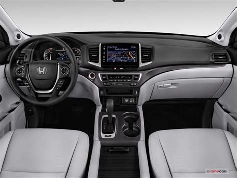 2018 Honda Ridgeline: 51 Interior Photos | U.S. News