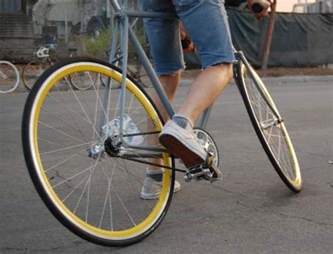 What is and Why Ride a Fixed Gear Bike? - ApexBikes.com