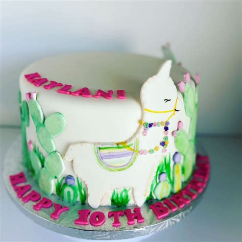 Llama cake | Cake, Themed cakes, Desserts