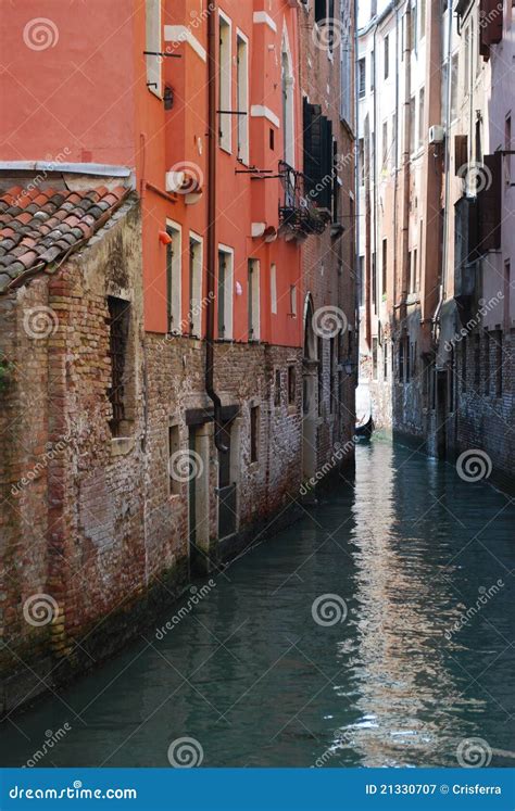 Canal with houses, Venice stock image. Image of place - 21330707