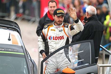 Robert Kubica to return to Formula One car, begins testing