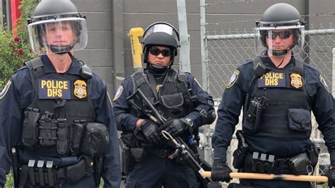 PHOTOS: Federal police clear entrance to ICE facility in Portland | wbir.com