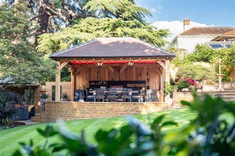 Outdoor Kitchen Cover Ideas to Style Up Your Summer Cooking