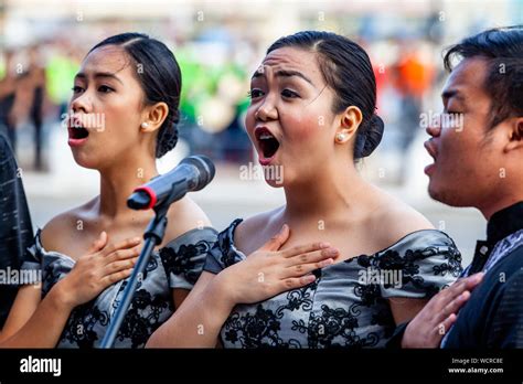 Young Filipinos Sing The National Anthem During The Dinagyang Festival ...