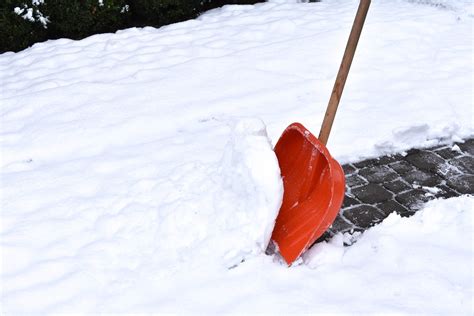 Snow Shoveling Techniques That Save Your Back