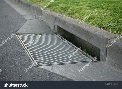 9,128 Road Gutter Images, Stock Photos & Vectors | Shutterstock