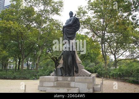 Giovanni da Verrazzano Statue, Battery Park, NYC, USA Stock Photo - Alamy