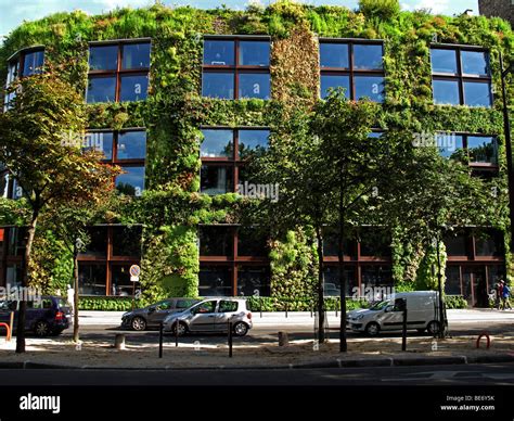 Vertical garden by Patrick Blanc,Musee du quai Branly, Paris, France ...