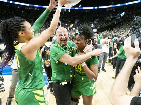 Women's Basketball: Te-Hina Paopao Commits to Oregon