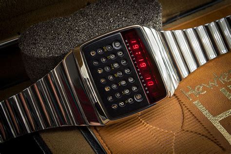 This 1977 HP LED Calculator Watch Is Probably The Grandaddy Of Today's ...