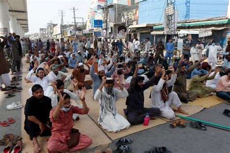 Cop killed, 40 others injured in Lahore as TLP protests against Rizvi's ...