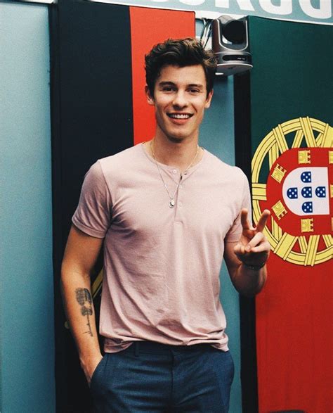 Shawn Mendes and the Portuguese flag 🇵🇹 ️ | Shawn mendes, Shawn, Mendes