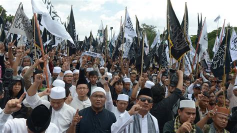 Hard-Line Muslim Groups Make Inroads in Indonesia