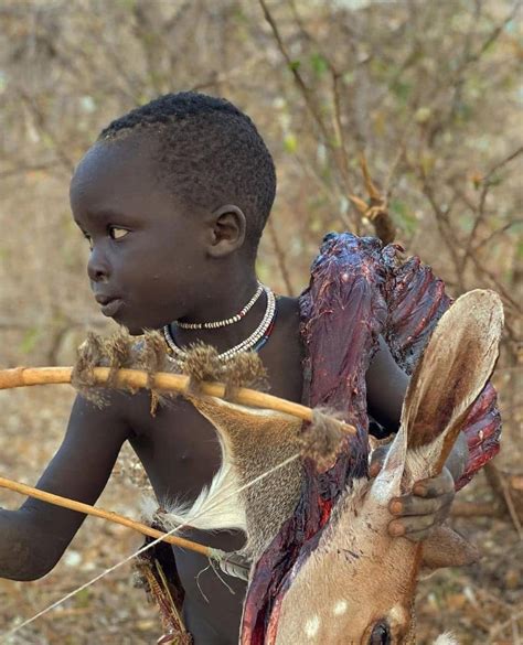 HADZABE DER URSPRÜNGLICHE STAMM – Medienbüro Afrika