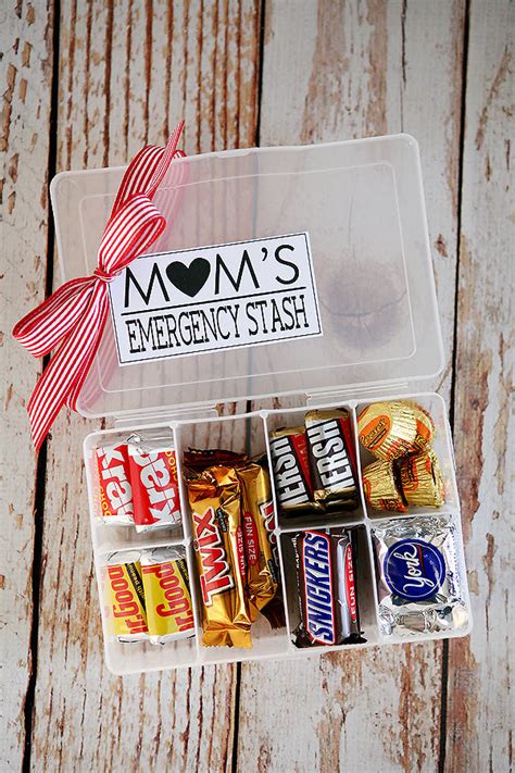 Out of Mother's Day Present Ideas? Surprise Mom with 7 DIY Candy Crafts ...