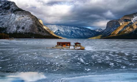 Lake Minnewanka | Minnewanka lake, Lake, Frozen lake