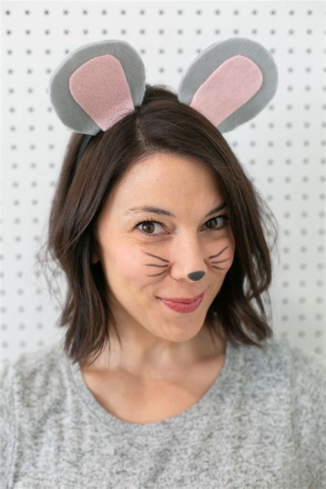 How to Make Mouse Ears for a Halloween Costume