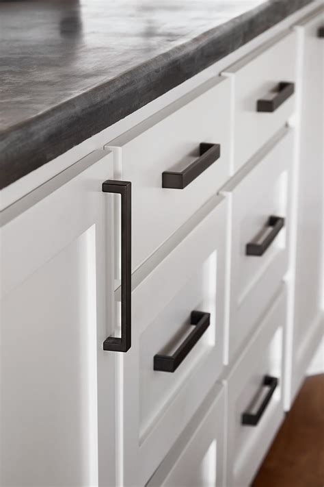 Farmhouse Kitchen Cabinet Hardware: Tips And Reviews For 2023 – DECOOMO