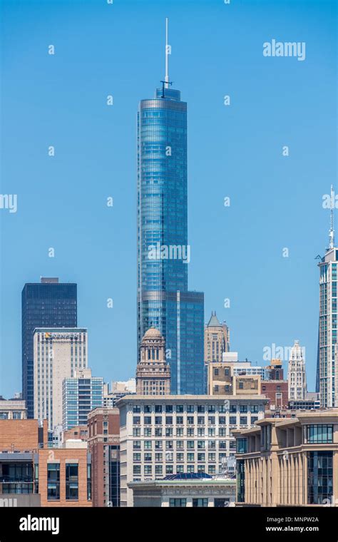 Aerial view of Chicago skyline with Trump Tower in center Stock Photo - Alamy