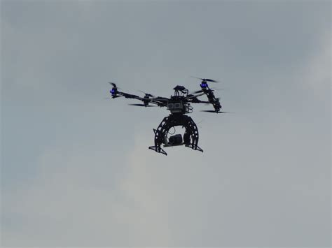 File:WOA 2012 Flying camera.JPG