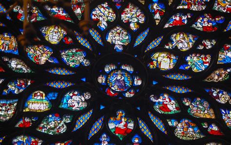 The Dazzling Stained Glass Windows of Sainte-Chapelle - Paris Perfect