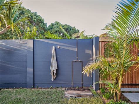 A beachy luxe Byron Bay Airbnb where everything is Instagram-worthy | Beach house design ...