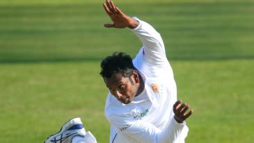 Angelo Mathews resumes bowling